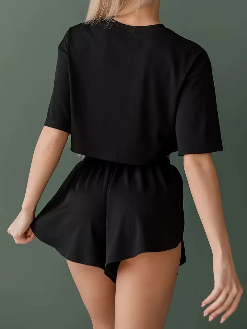 Nyroka Cropped short-sleeve t-shirt and high-slit shorts — Shorts — view 3